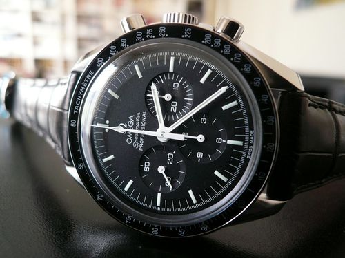 OMEGA SPEEDMASTER MOONWATCH