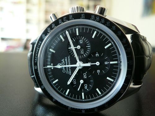 OMEGA SPEEDMASTER MOONWATCH