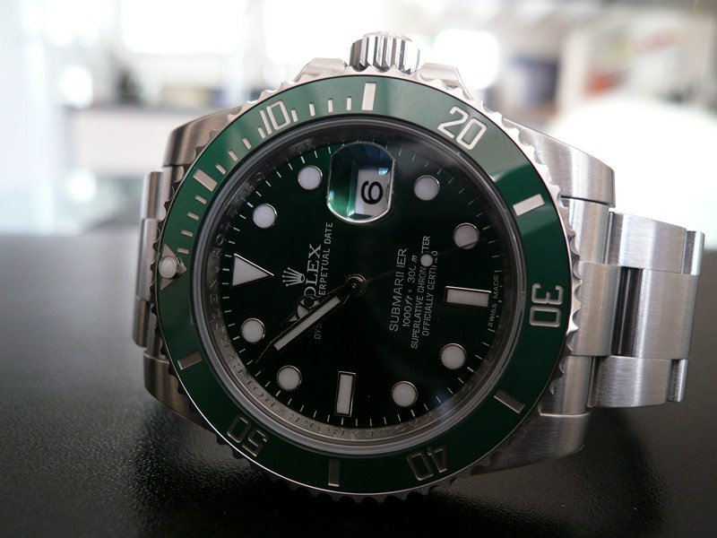 ROLEX SUBMARINER DATE CERAMIQUE LUNETTE VERTE
 	 
