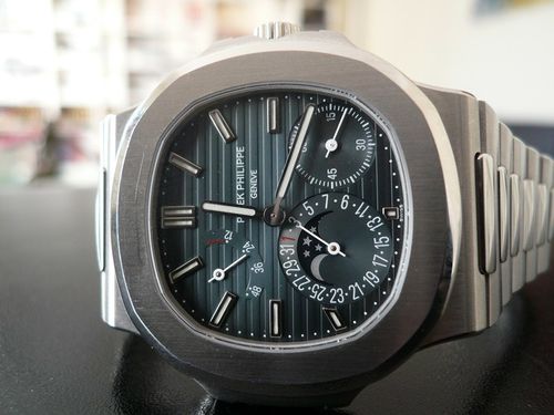 PATEK PHILIPPE NAUTILUS RESERVE DE MARCHE