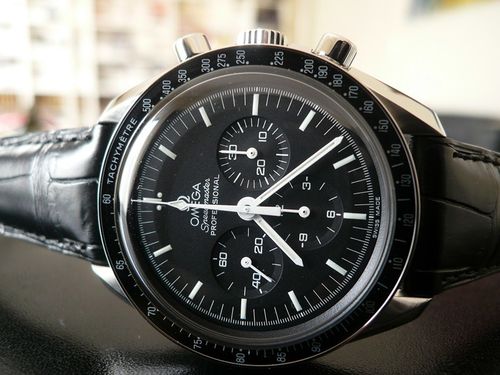 OMEGA SPEEDMASTER MOONWATCH