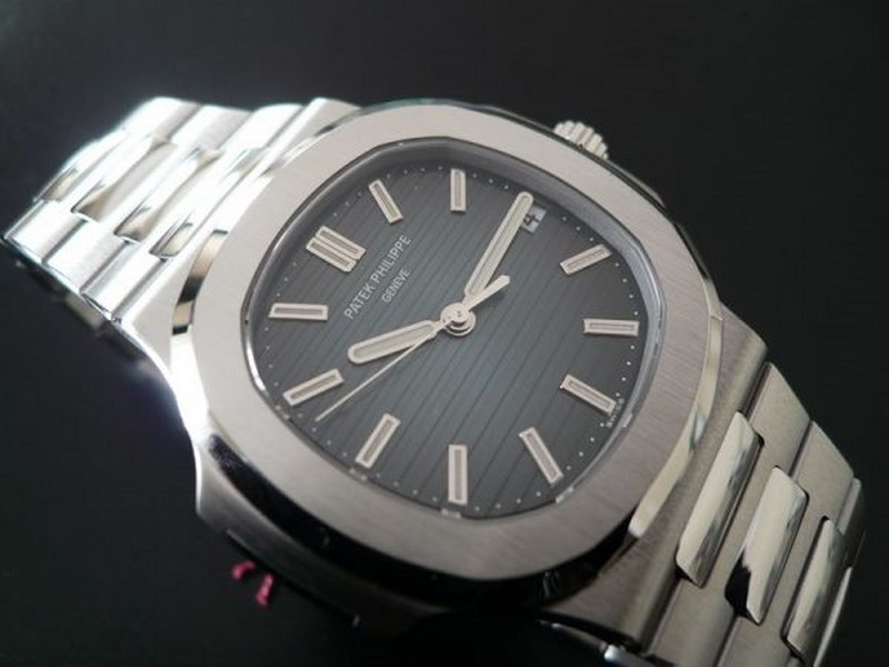 photo n°2 : PATEK PHILIPPE NAUTILUS