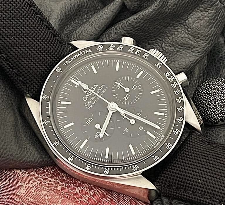 OMEGA SPEEDMASTER MOONWATCH