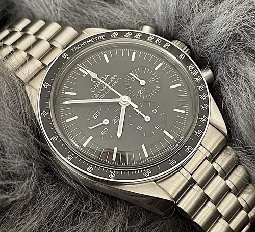 OMEGA SPEEDMASTER MOONWATCH