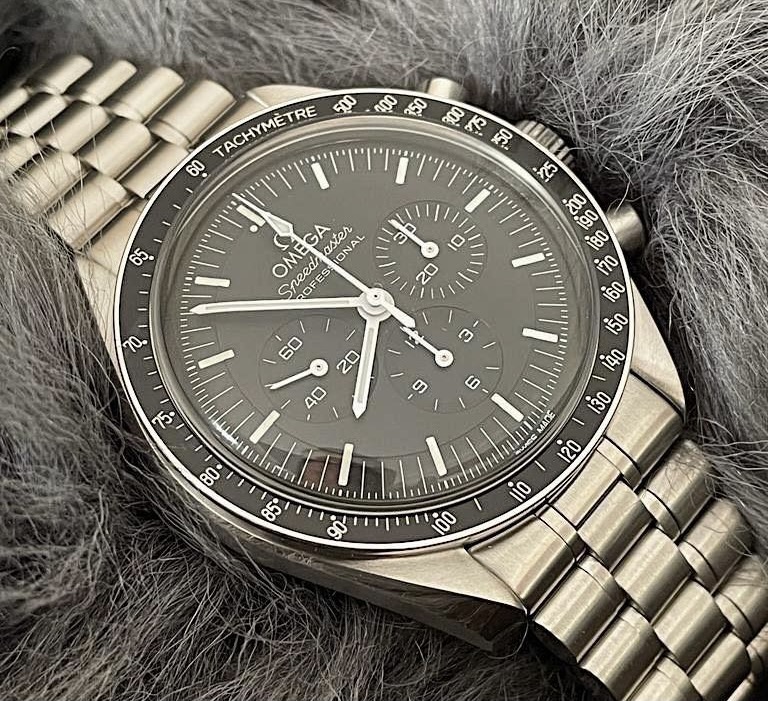 OMEGA SPEEDMASTER MOONWATCH