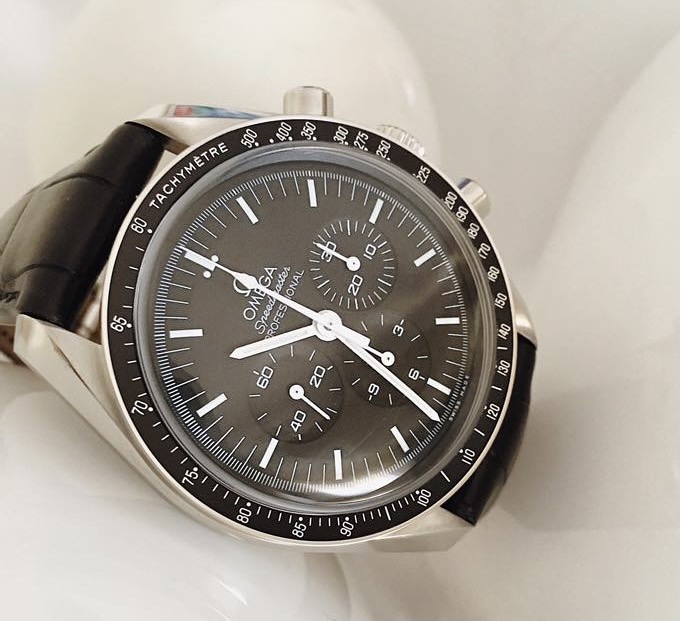 OMEGA SPEEDMASTER MOONWATCH