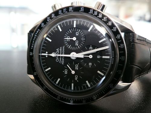 OMEGA SPEEDMASTER MOONWATCH