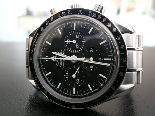 OMEGA SPEEDMASTER MOONWATCH