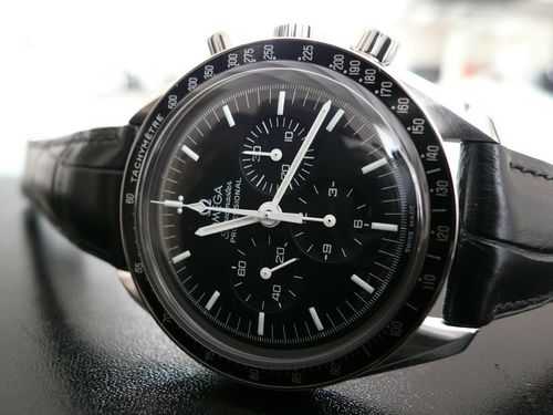 OMEGA SPEEDMASTER MOONWATCH