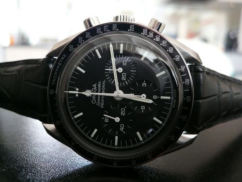 OMEGA SPEEDMASTER MOONWATCH