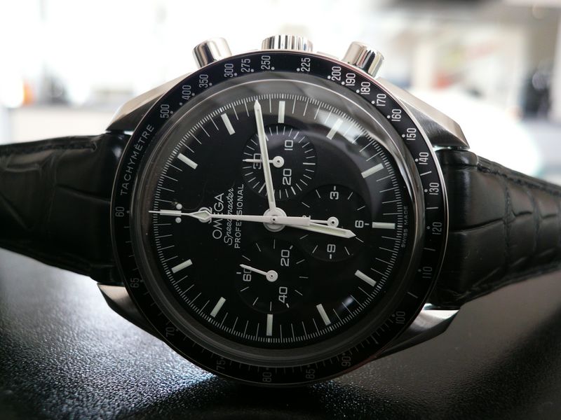 OMEGA SPEEDMASTER MOONWATCH
 	 
