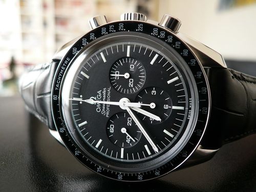 OMEGA SPEEDMASTER MOONWATCH