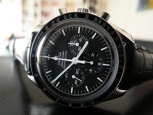 OMEGA SPEEDMASTER MOONWATCH