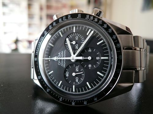 OMEGA SPEEDMASTER MOONWATCH